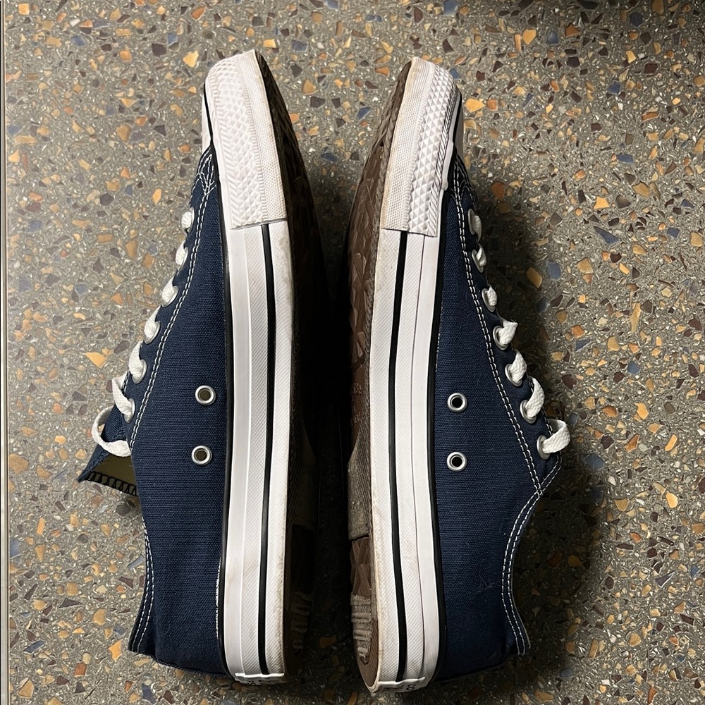 Converse Chuck Taylor Low Tops - Picture 2 of 4